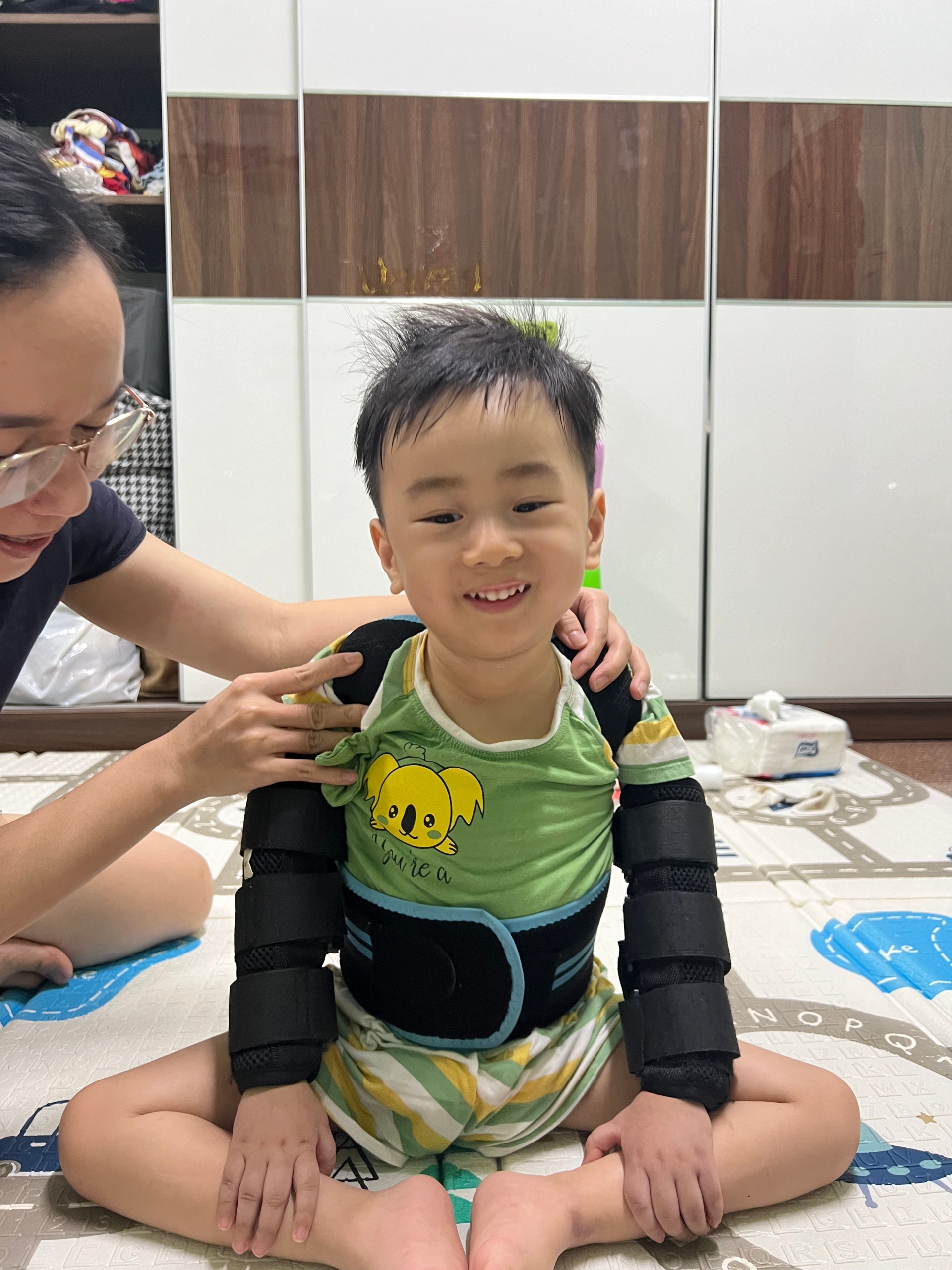 Lời khẩn cầu của một người mẹ tìm liều thuốc mắc nhất thế giới để cứu mạng con trai!