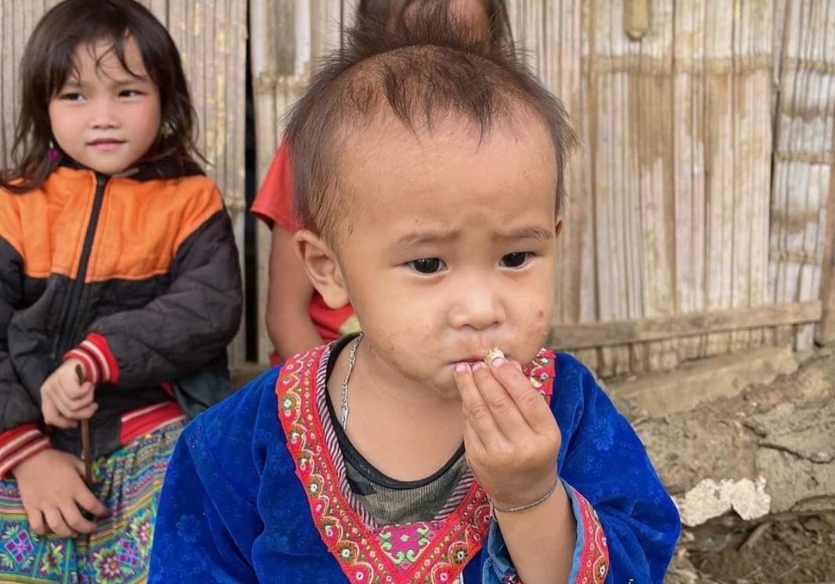 Chiến dịch ủng hộ trẻ em vùng cao thắp sáng ước mơ em 2024