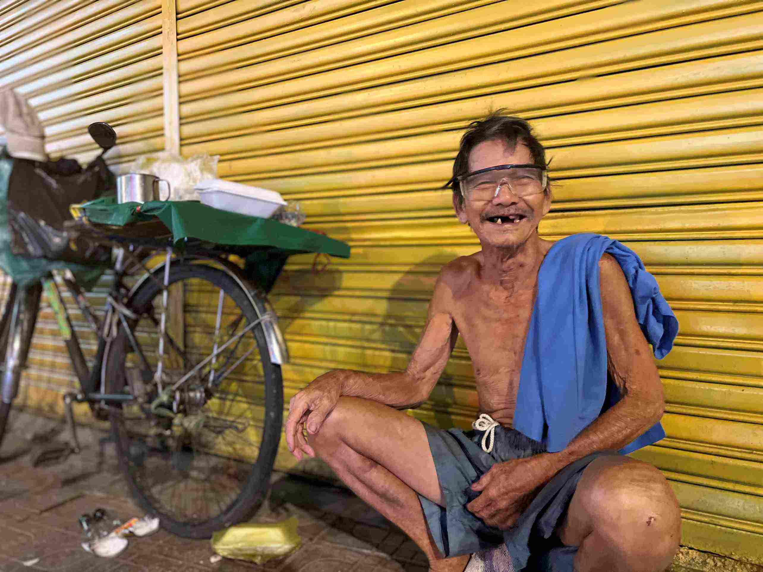 Đóng góp những bữa ăn đêm cứu đói cho những mảnh đời vô gia cư