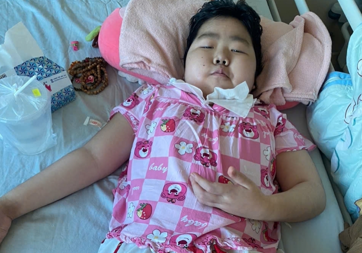 Cháu Phí Hồng Minh Trang 10 tuổi bị ung thư xương phải cắt 1 chân. Kinh phí điều trị tốn kém trong khi hoàn cảnh gia đình rất khó khăn. Mong mọi người cùng chung sức giúp đỡ.