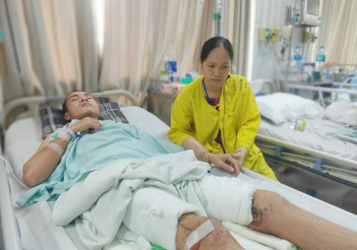 Cha tai biến, mẹ nghèo "cắm" cả sổ đỏ cũng không đủ tiền cứu con bị tai nạn